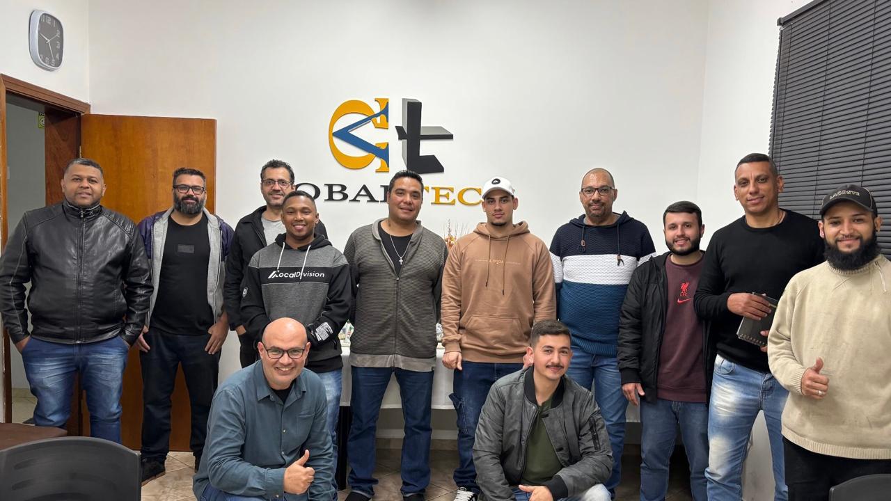 Operadores e técnicos em capacitação Cobaltech